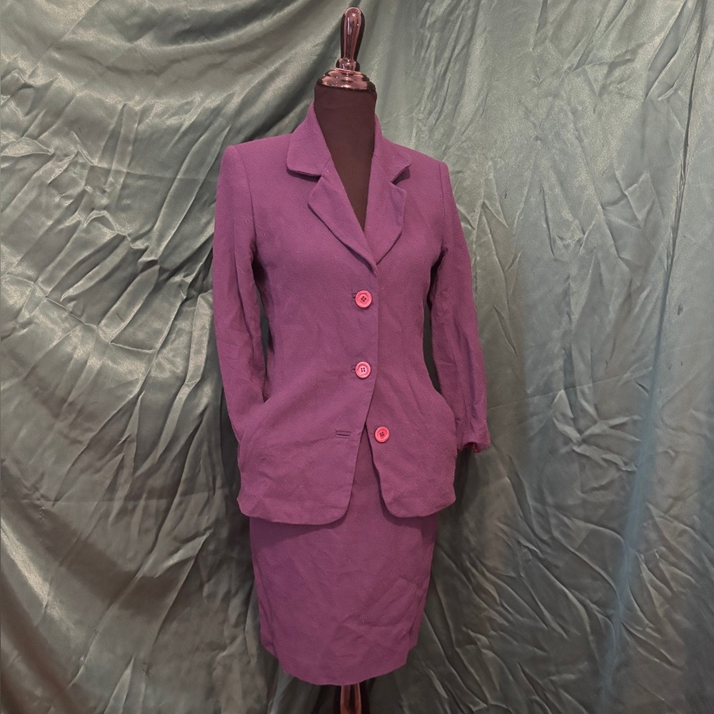 VINTAGE Skirt Suit - Picture 2 of 6